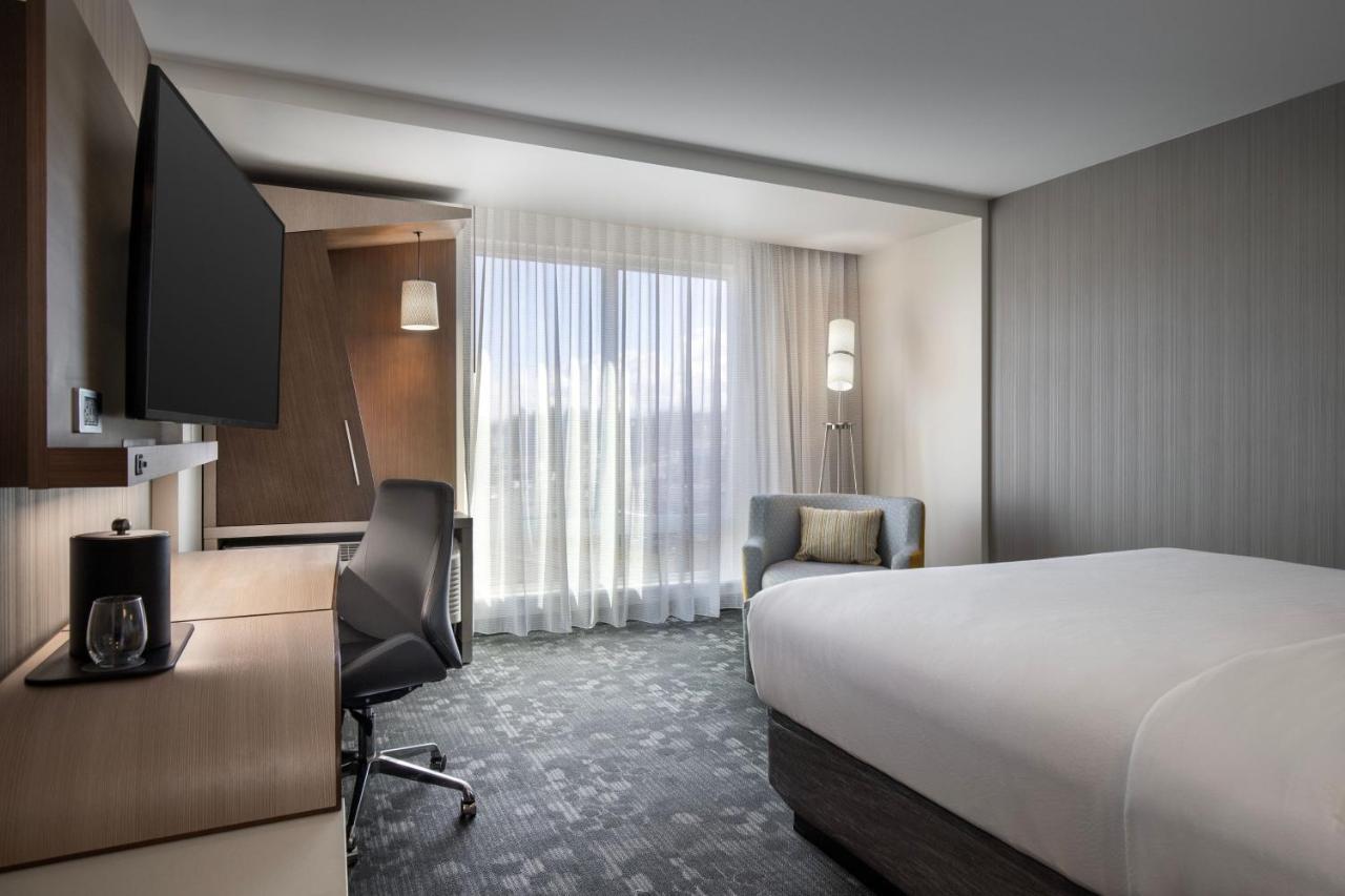 Courtyard By Marriott Nanaimo Hotell Exteriör bild