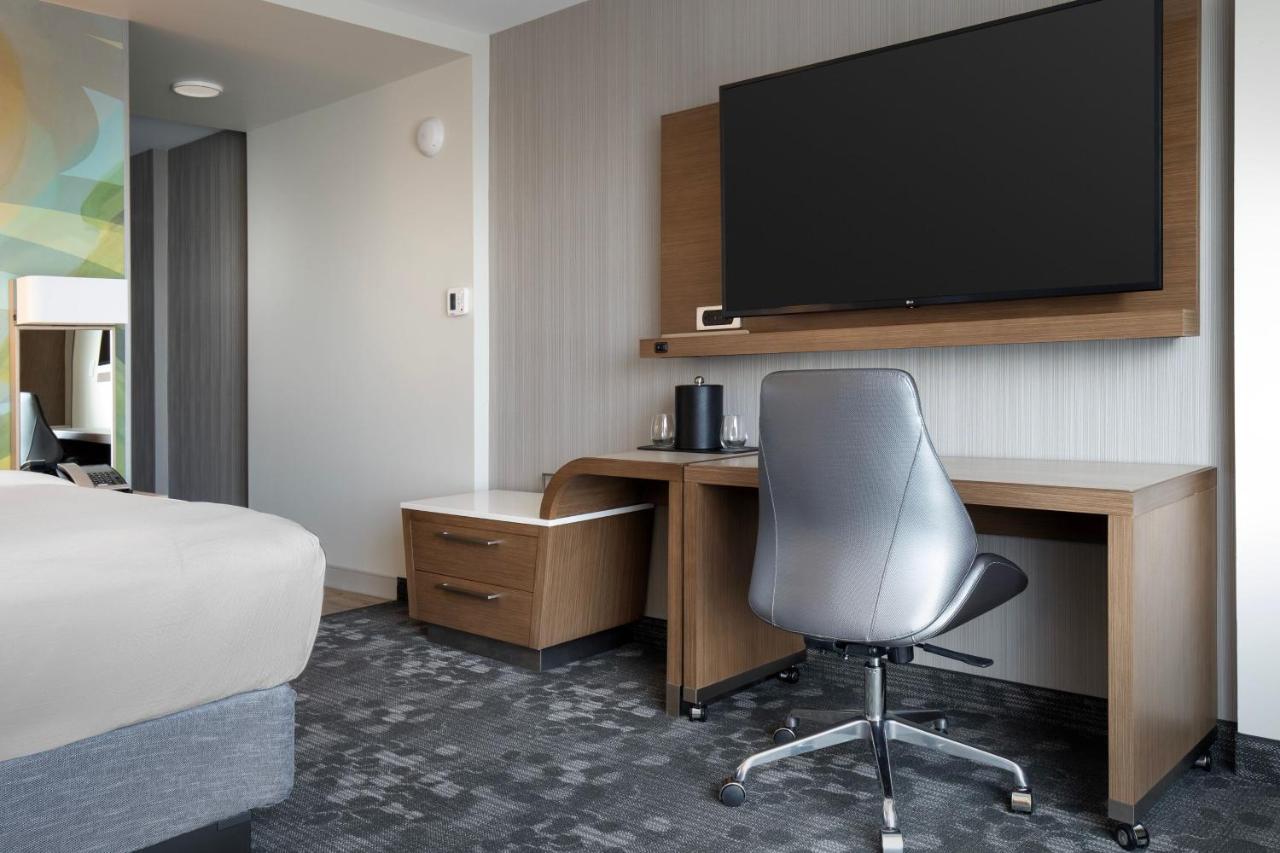 Courtyard By Marriott Nanaimo Hotell Exteriör bild