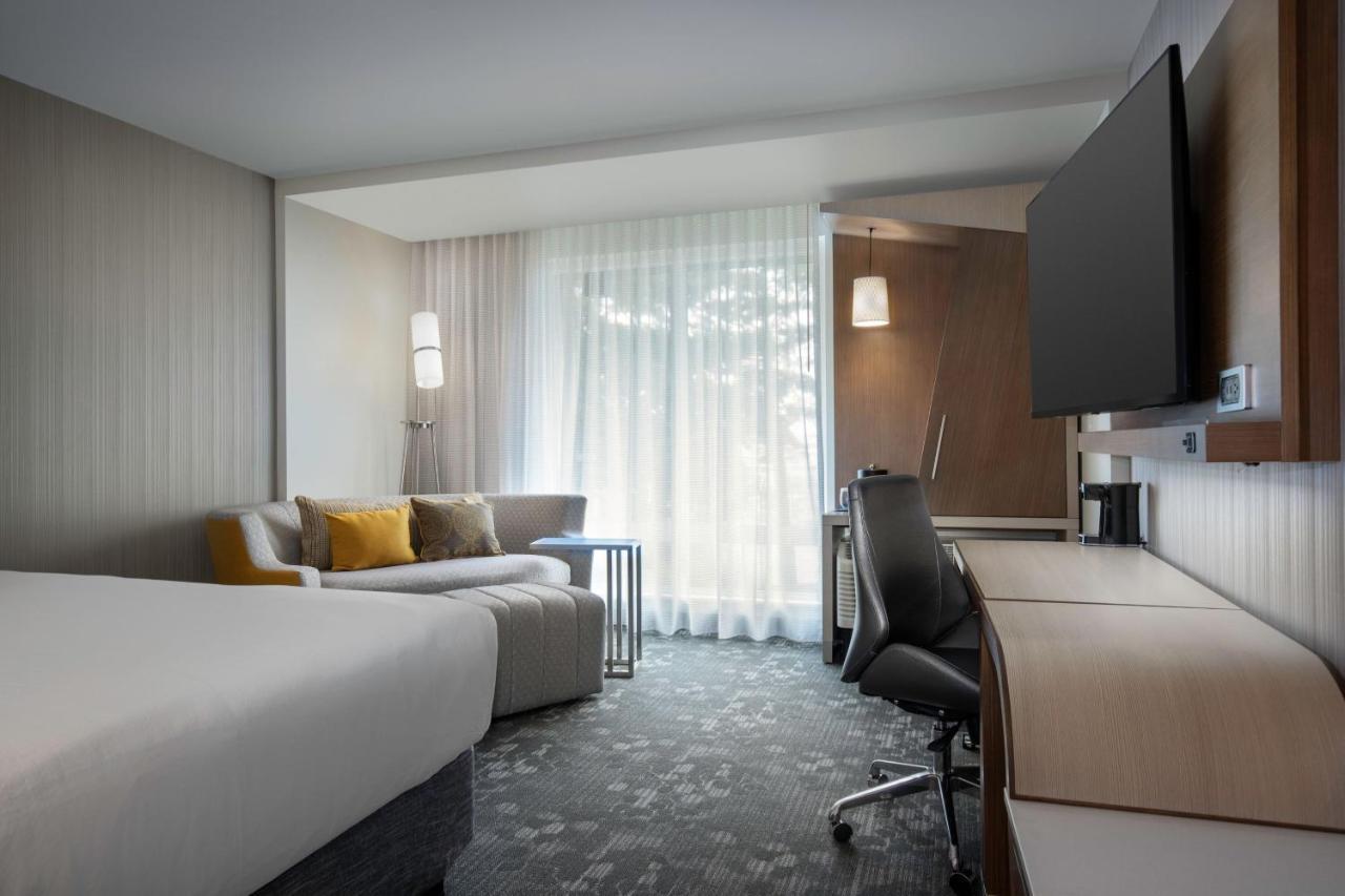 Courtyard By Marriott Nanaimo Hotell Exteriör bild
