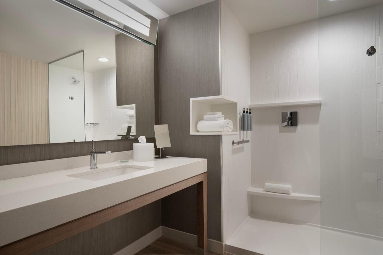 Courtyard By Marriott Nanaimo Hotell Exteriör bild