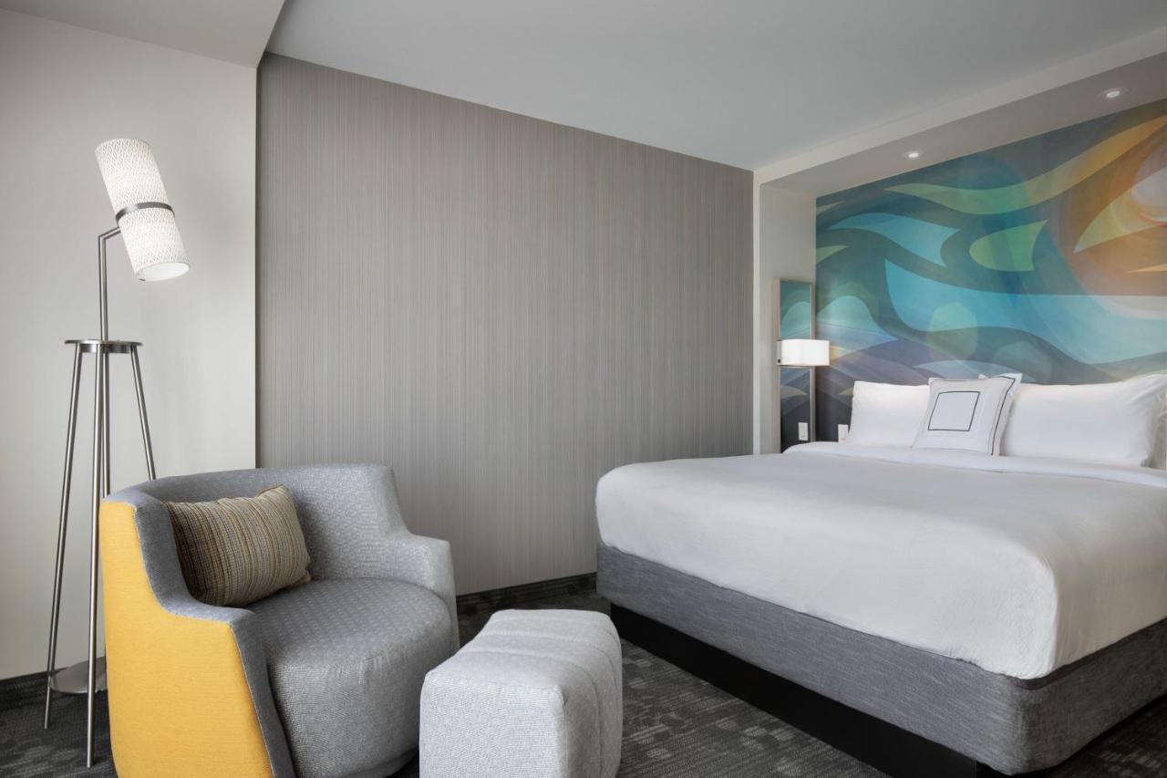 Courtyard By Marriott Nanaimo Hotell Exteriör bild
