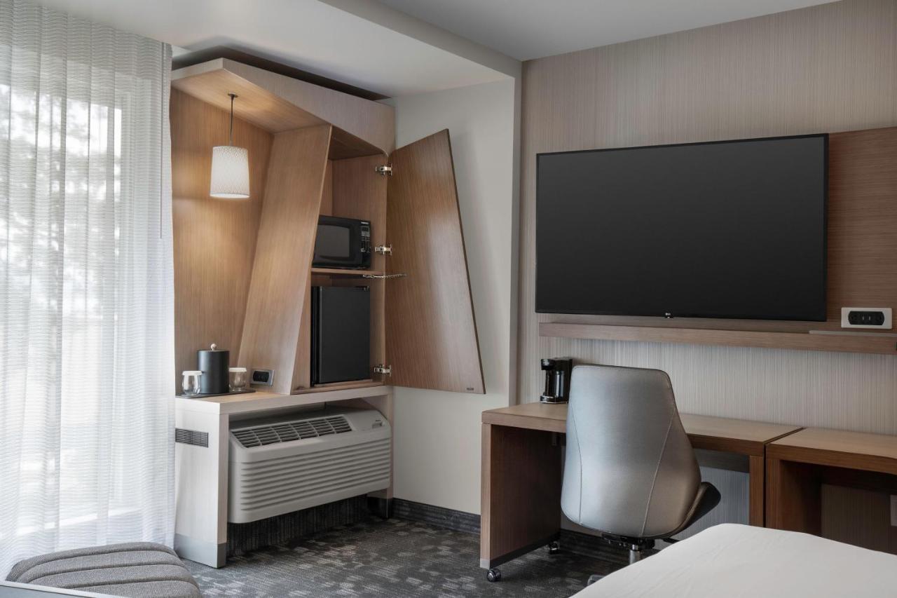 Courtyard By Marriott Nanaimo Hotell Exteriör bild