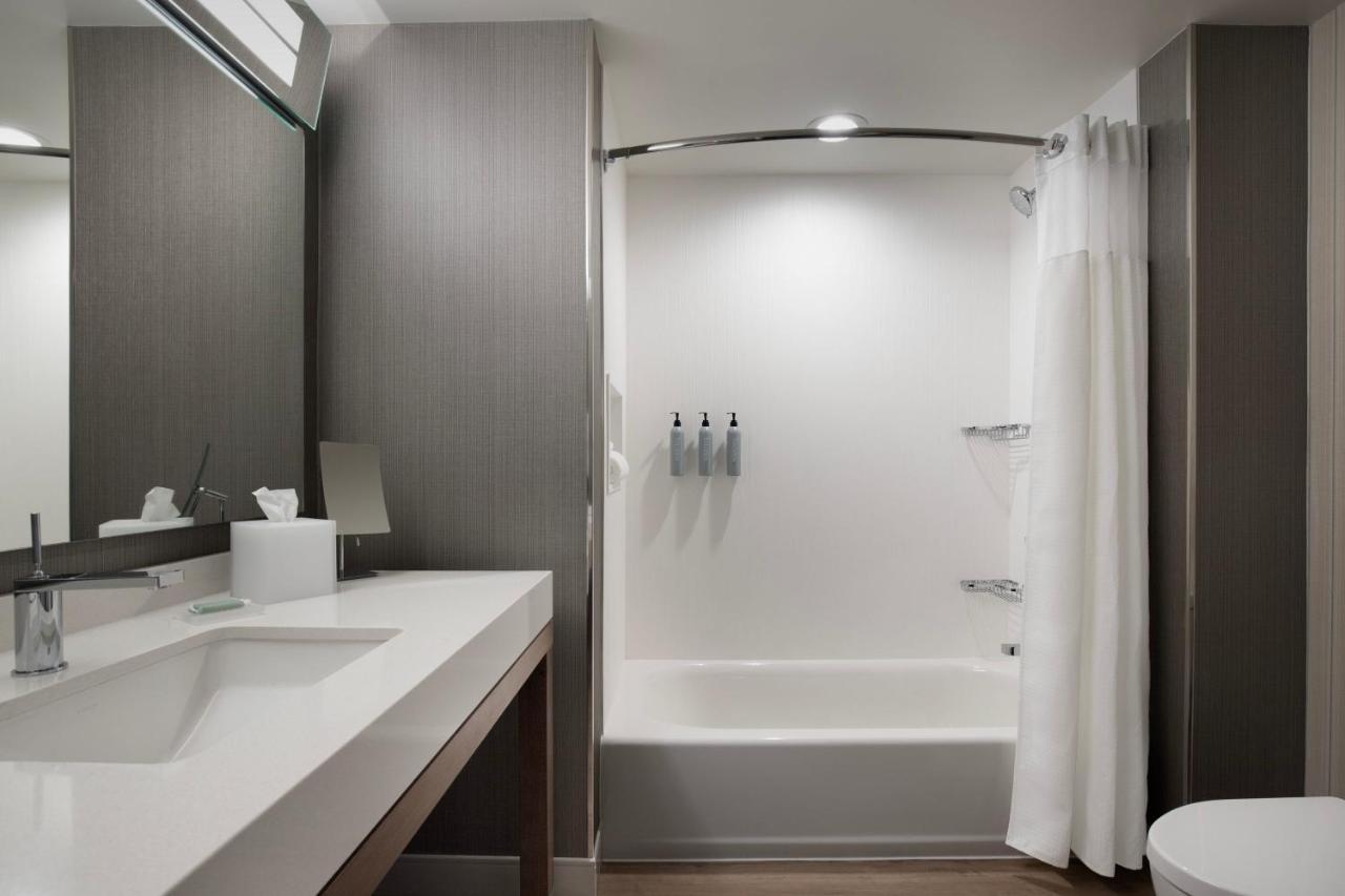 Courtyard By Marriott Nanaimo Hotell Exteriör bild