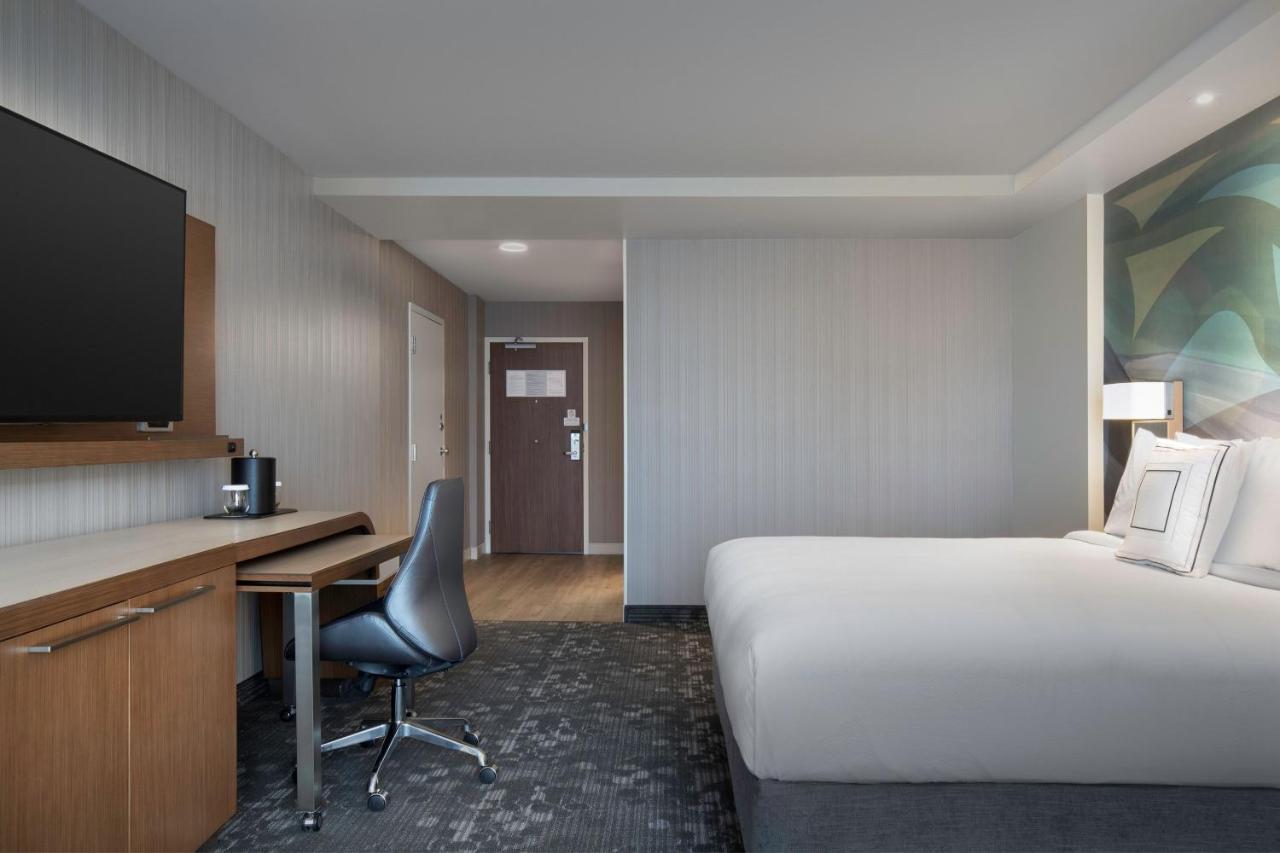 Courtyard By Marriott Nanaimo Hotell Exteriör bild